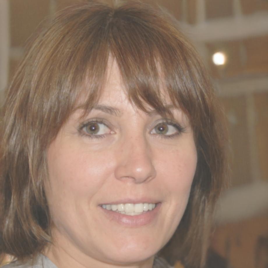 Dr. Sabine Hoffmann, Senior Analystin